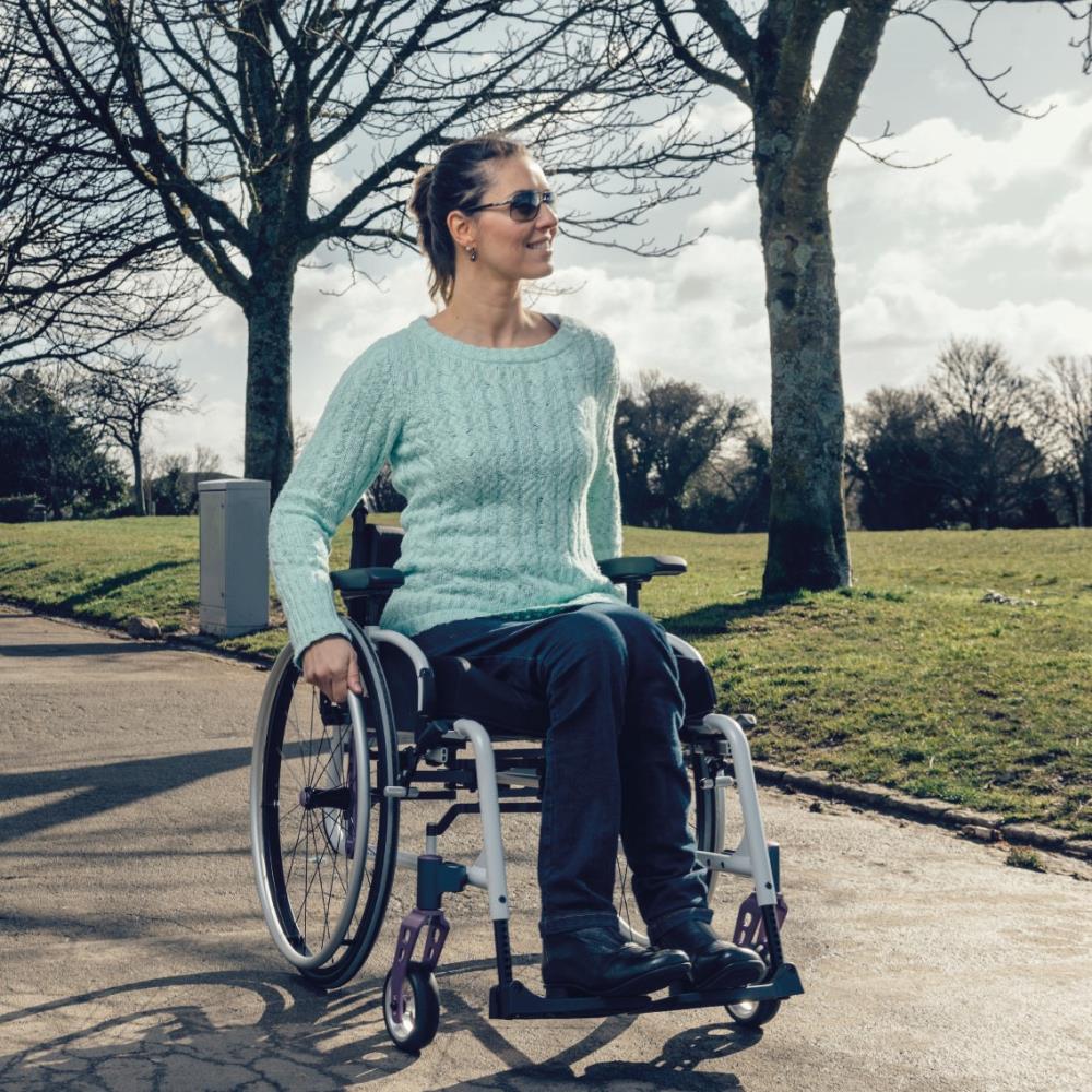 Invacare Action 5 - In a park