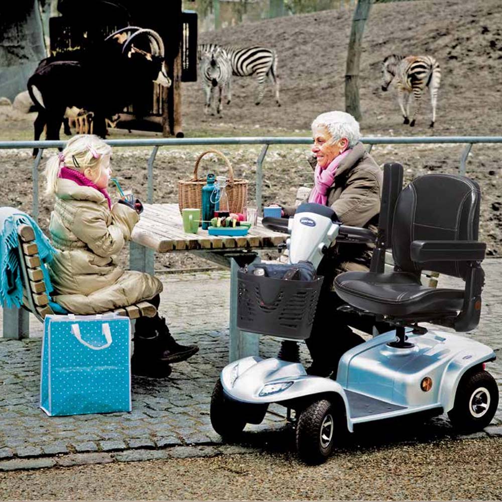Invacare Leo - Lifestyle photo