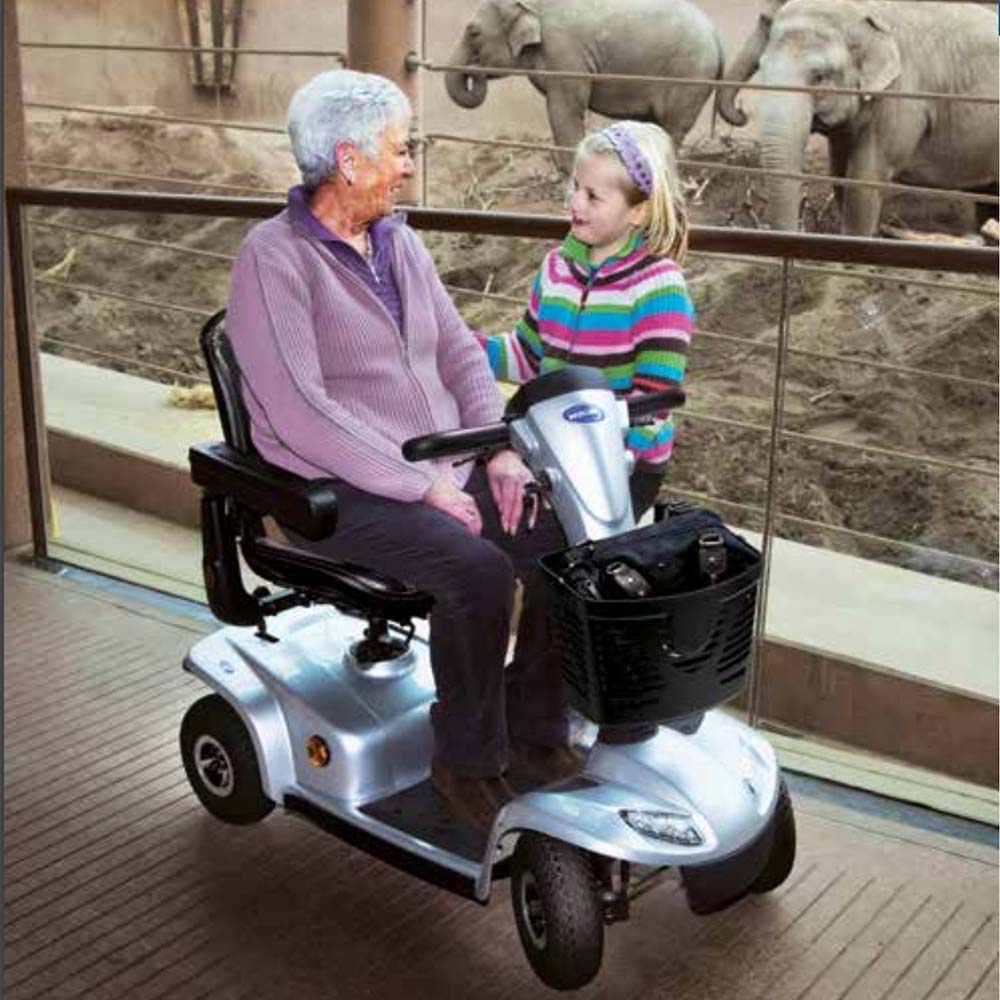 Invacare Leo - Lifestyle photo