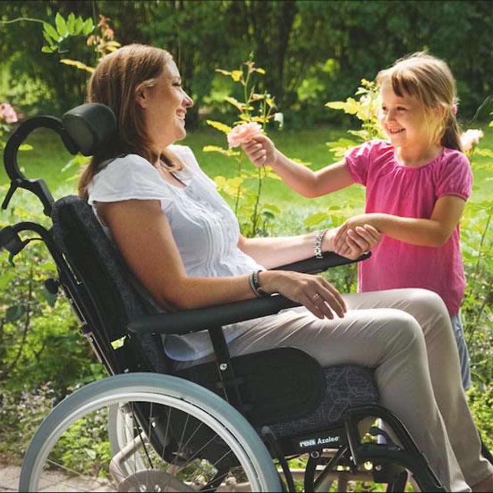 Invacare Rea Clematis - Lifestyle photo
