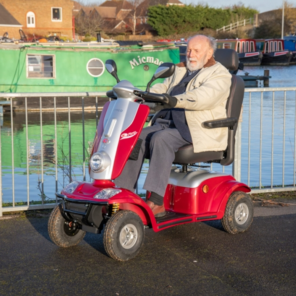 Kymco Maxi XLS - Lifestyle Photo 10.