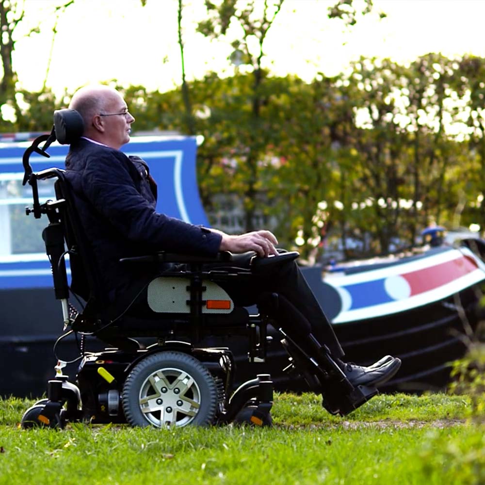 Quantum Q4 Powerchair - Lifestyle photo