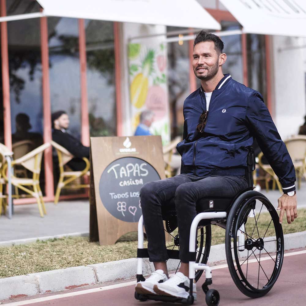 Quickie Xenon² FF Folding Wheelchair - Lifestyle 3